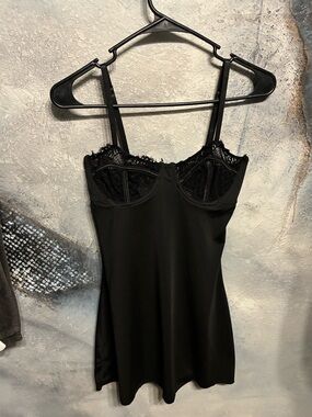 BLACK NIGHT GOWN WITH LACE BRA ATTACHED SIZE SMALL 🌕
